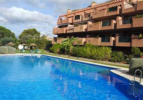 Garden Apartment for sale Saint Andrews | Cabopino Marbella swimming pool